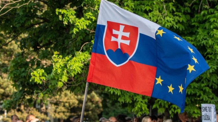 Хиляди на протест в Словакия срещу правителството на Фицо