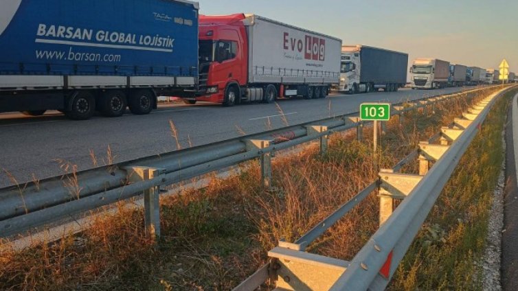 36 км е колоната от камиони на &ldquo;Капитан Андреево&rdquo;