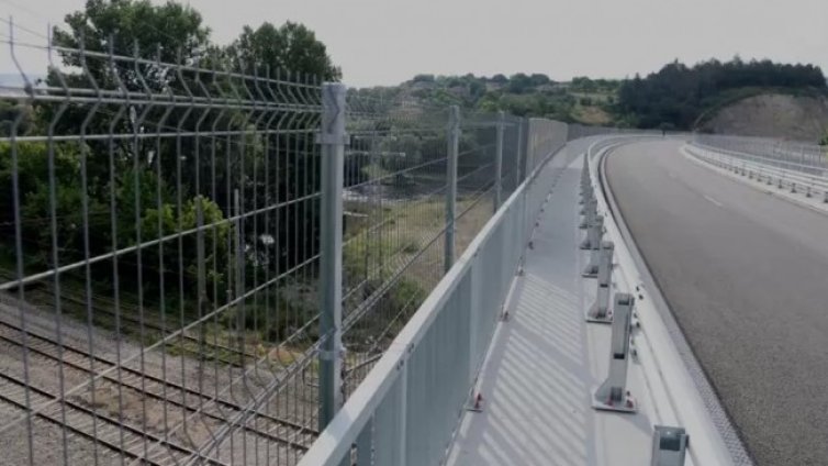 7 нови свлачища спират пускането на пътя  Мездра - Ботевград