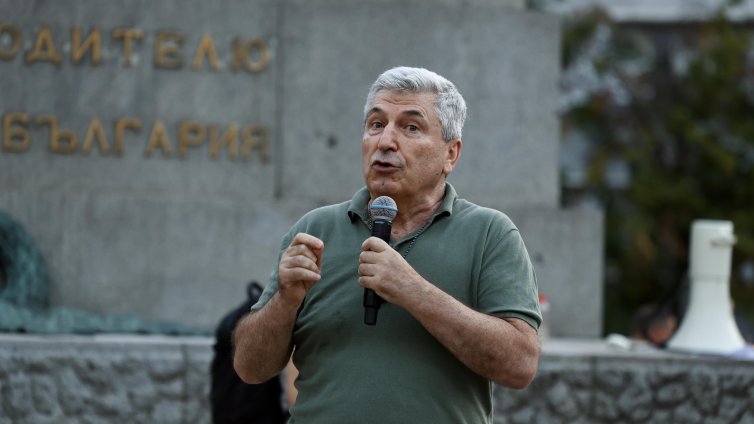 Илиян Василев: Новината, че Делян Добрев напуска, е симптом за имплозия в ГЕРБ 