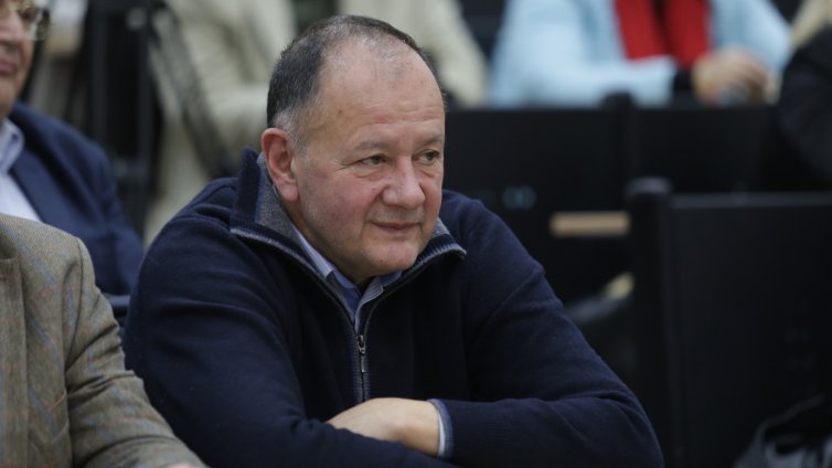 Михаил Миков: Когато не се учи морал и религия, тогава се учи будистски и други истории