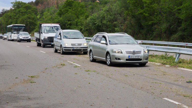 Катастрофа с три коли на АМ &ldquo;Тракия&rdquo;, има пострадал