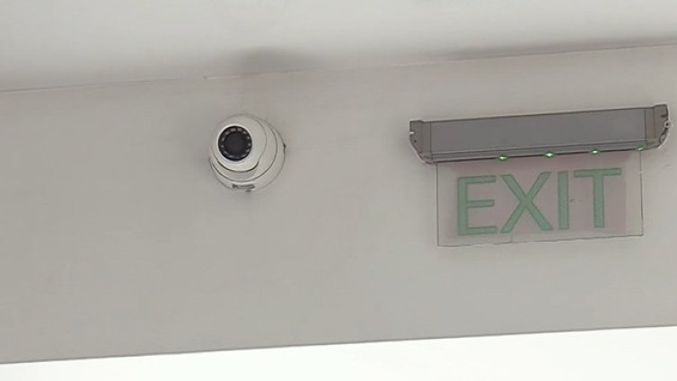 Записи и от втори салон в Бургас в сайтове с порнографско съдържание