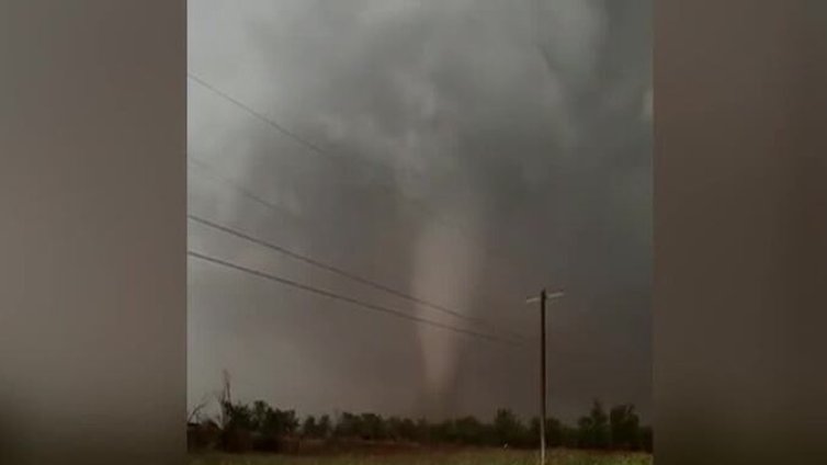 Голямо торнадо премина през Оклахома ВИДЕО