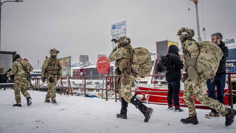 Кои държави имат територия и военни активи в Арктика?