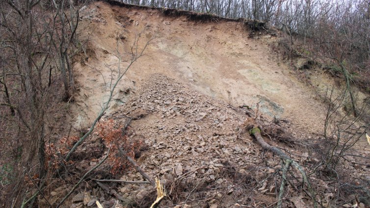 Свлачище се активира в Септември, обявиха частично бедствено положение