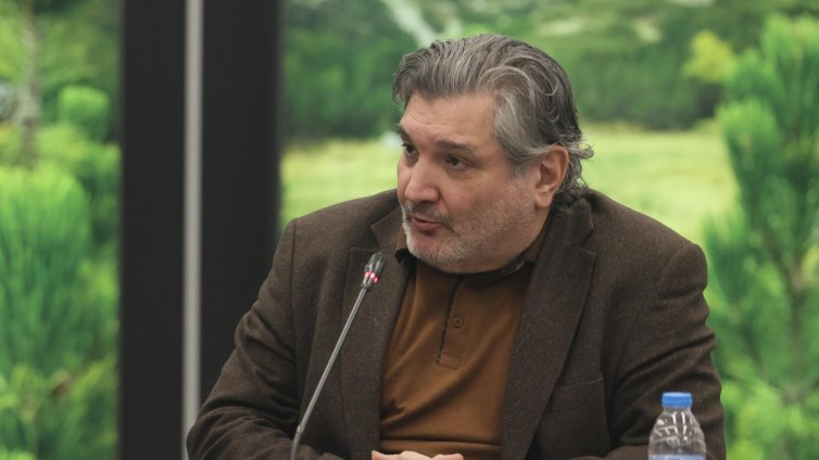 Ганев: Малко обсесираме с мисълта, че дерат населението
