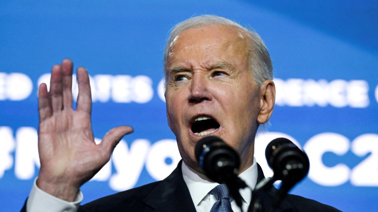 Служители на Байдън скрили смъртоносните рискове за здравето от COVID-ваксините?