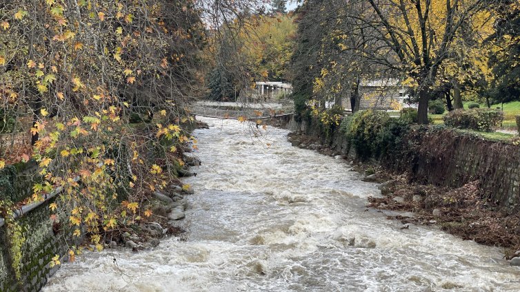 Мъглив петък в низините, в останалата част - предимно слънчево