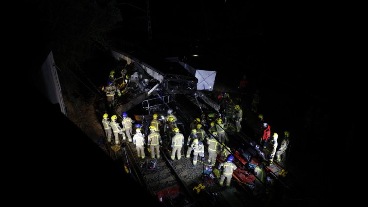 Какво става в Испания? Нова жп катастрофа, машинист загина, над 37 ранени