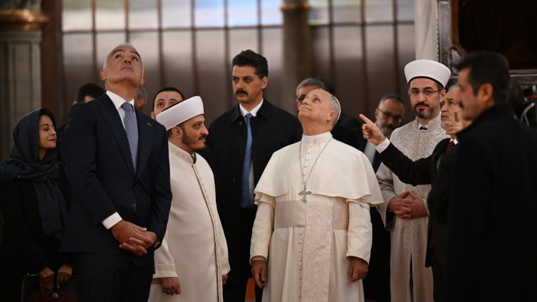 Папата посети Синята джамия и сирийската православна църква в Истанбул