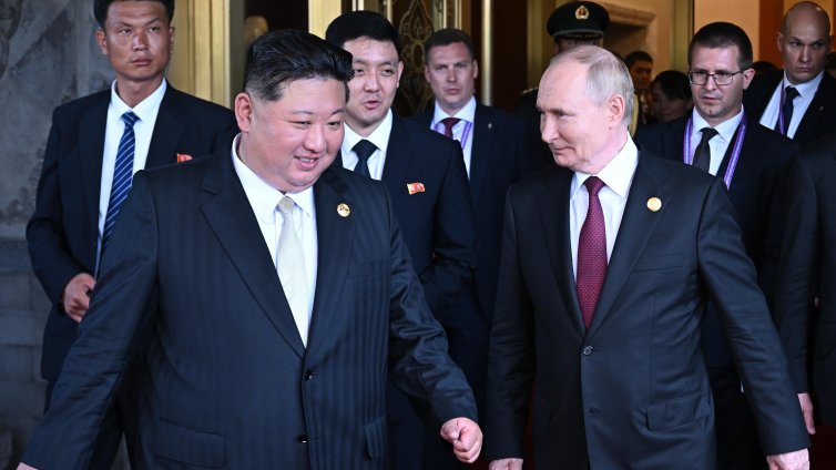 Путин поздрави Ким за преизбирането му, изпраща му "безусловна подкрепа"
