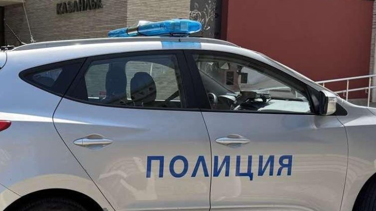 85-годишна хвърли 3500 евро през терасата на измамник