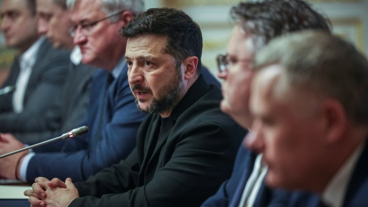 Украйна получава първия транш от заем от 90 млрд евро от ЕС