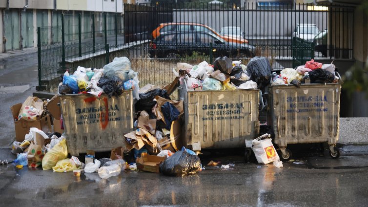 16 камиона продължават сметосъбирането в "Слатина", "Подуяне" и "Люлин"