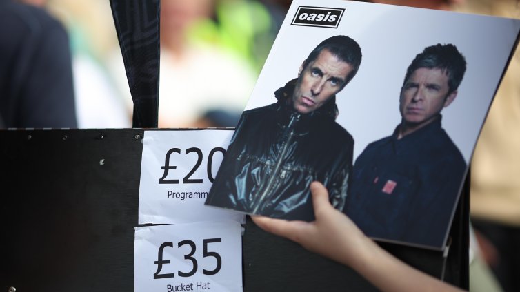 След завръщането си Oasis отново са на първо място в класациите за албуми на Острова