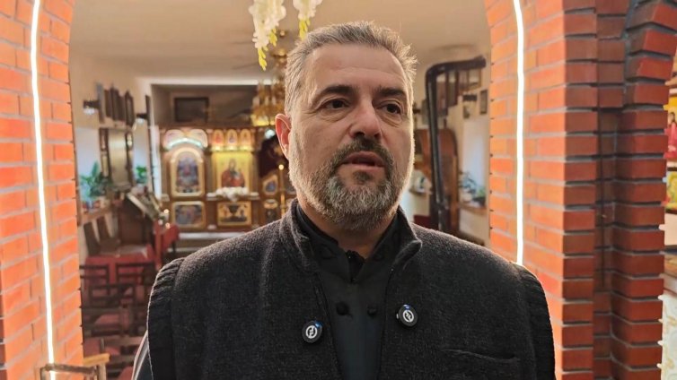 Сливен подкрепи свещеник, изгонен защото е проповядвал на съвременен български език