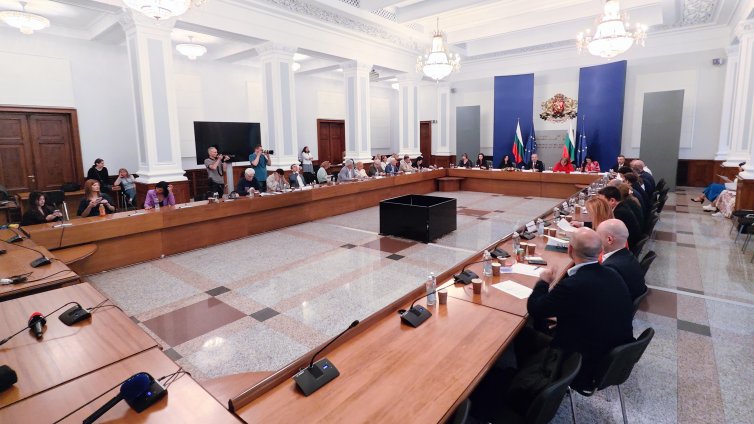Социалните партньори, без КРИБ, подкрепиха бюджета на ДОО за 2026 г.
