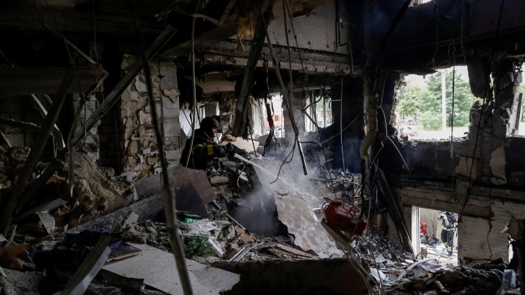 Топката е в полето на Зеленски, но той е в невъзможна позиция