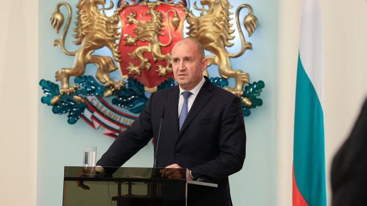 Радев отвърна на удара: Сезира КС заради референдума за еврото 