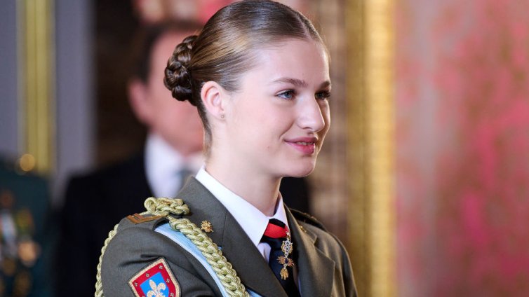 Испанската принцеса Леонор беше уловена да се забавлява на плажа