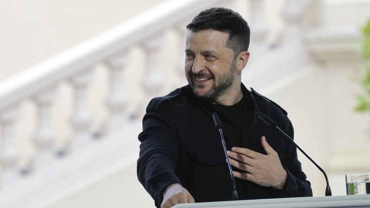 Рейтингът на доверие в Зеленски скочи до 74%, 71% от украинците не искат избори преди да има мир