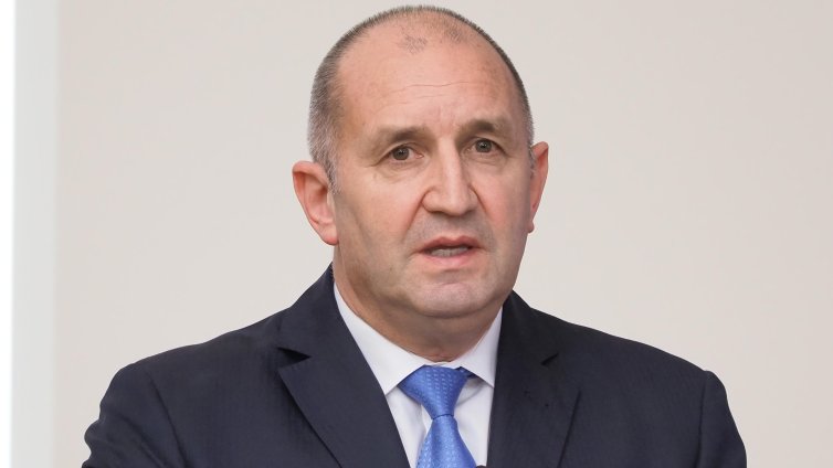 Радев: Тези, които опорочиха изборите, сега атакуват институциите