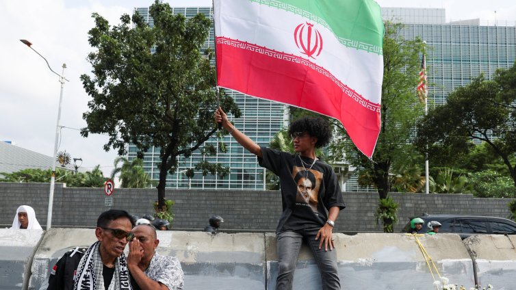 В Иран държат "пръста на спусъка" срещу нови протести