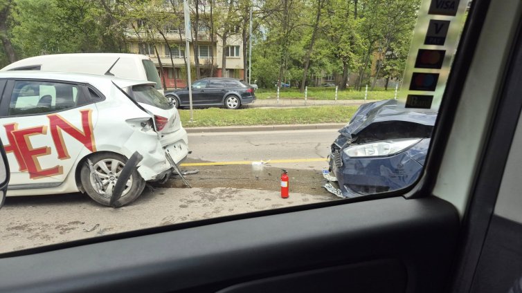 Верижна катастрофа предизвика огромно задръстване на "Цариградско шосе"