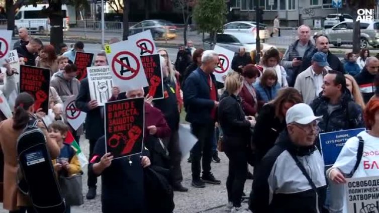 Граждани на Варна пак протестираха в защита на Коцев