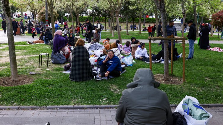 От Истанбул: Не знаем дали това е основното земетресение или предземетръс