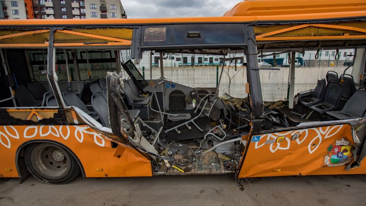 Автобусът от зверската катастрофа с Виктор Илиев се пази в гараж "Земляне" СНИМКИ