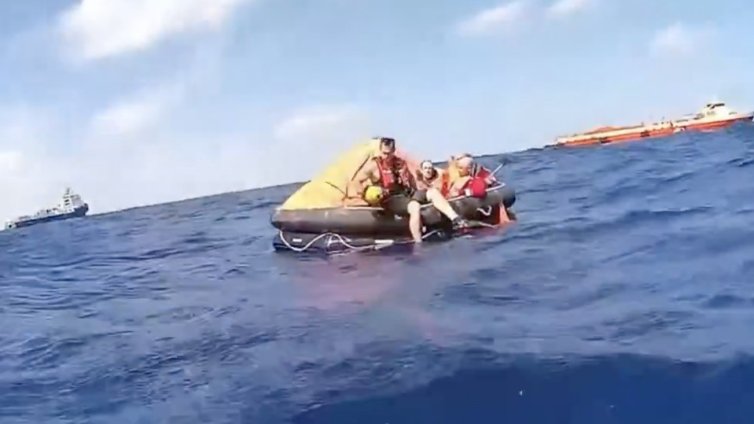 Български моряци са евакуирани заради пожар на кораб в Мексиканския залив