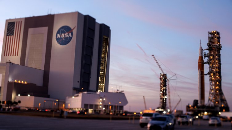 НАСА призна грешка: Променя плановете за кацане на Луната 