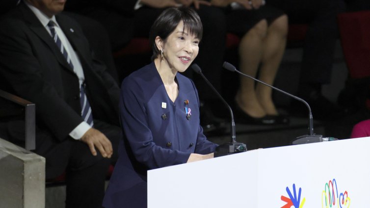 Желязната лейди на Япония влиза в конфликт с Китай