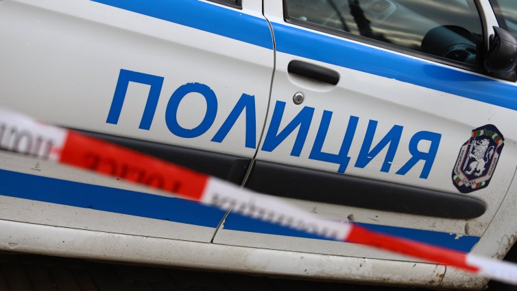 Шофьор се блъсна в ограда на детска градина с крадена кола в Царево