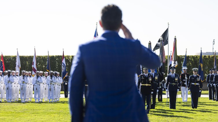 Защо американската армия купува 30 тона пудра захар?