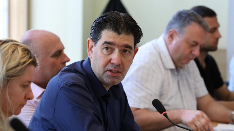 Таков за сагата "Китай": Премиерът не е началник на шефа на БСП, за да нарежда 