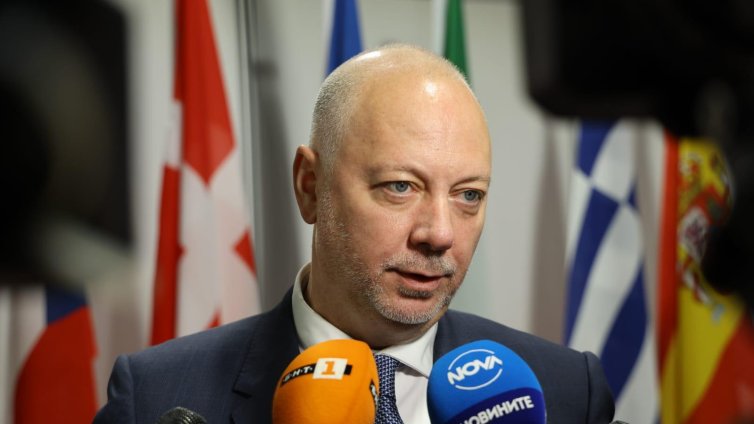 Желязков: Според Конституцията личният живот е неприкосновен