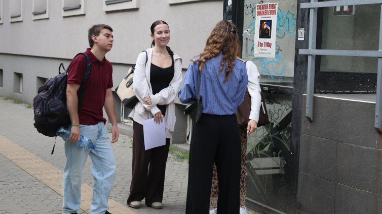 В 400 училища се провежда матура по профилиращ предмет