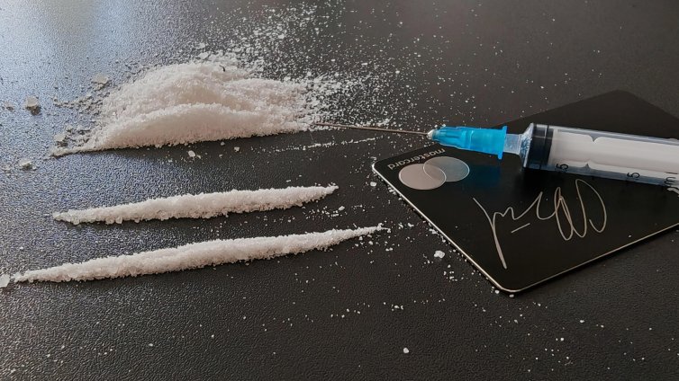 Helpbook: Защо полицията бездейства за пласьорите на дрога в столичен парк?