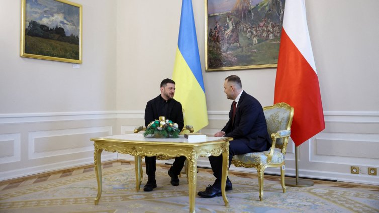 Навроцки призова за забрана в Полша на знамето на украинските националисти 