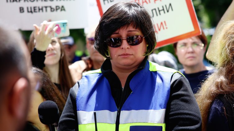 Пробите от асфалта на пътя Плевен-Ботевград са под всякаква критика