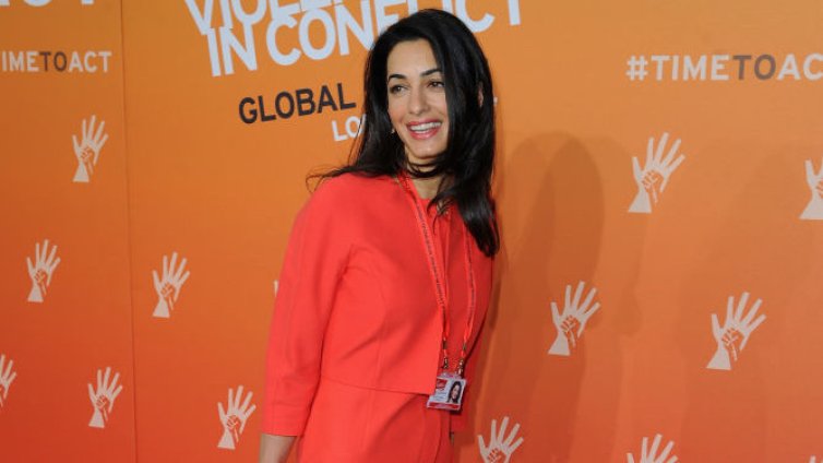 Амал Клуни дебютира нова прическа