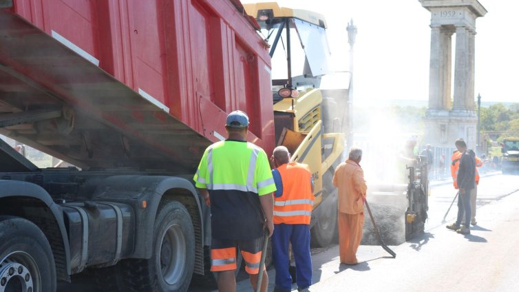 Движението по Дунав мост е в една лента с пропускателен режим