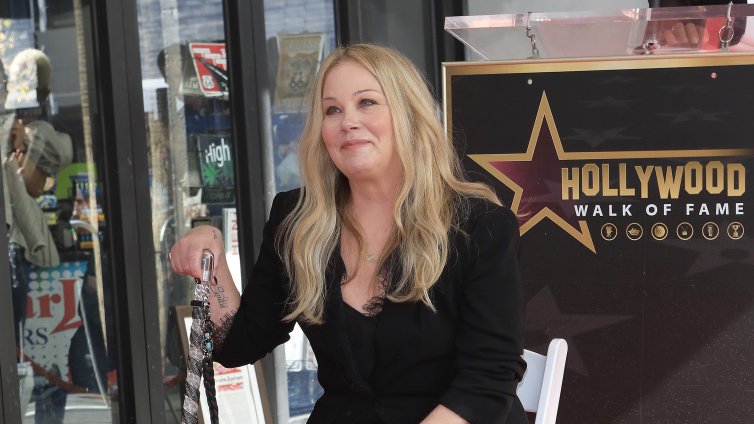 Множествената склероза е приковала Кристина Апългейт за леглото