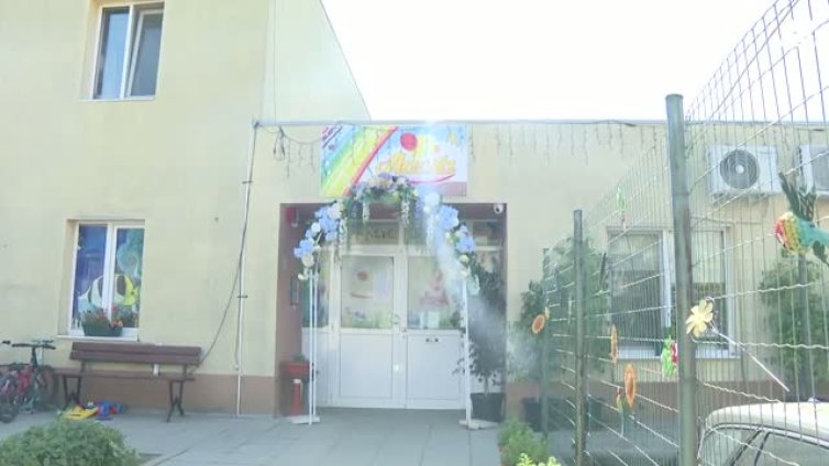 Деца по пантофи в градината заради бомбени заплахи: Как се действа при сигнал