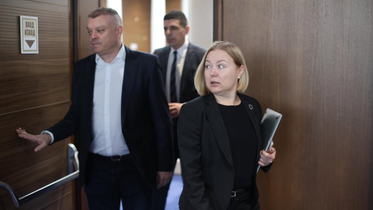 Депутатите обсъждат вдигането на минималните пенсии