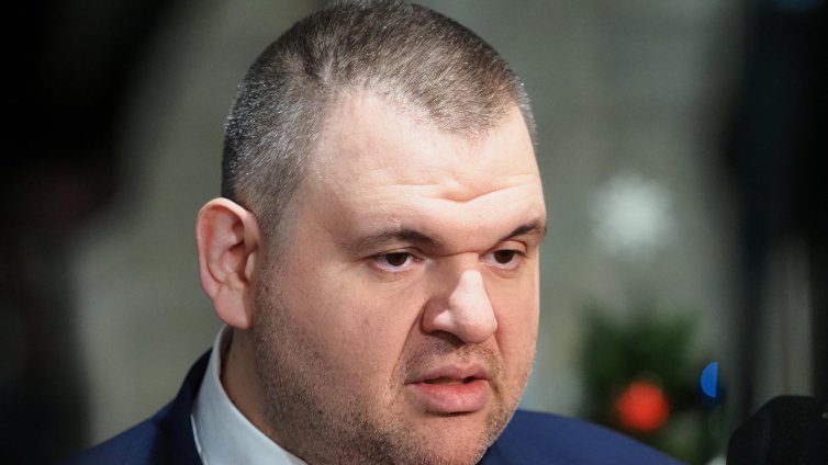 Пеевски: Нелигитимното правителство бездейства, цените галопират