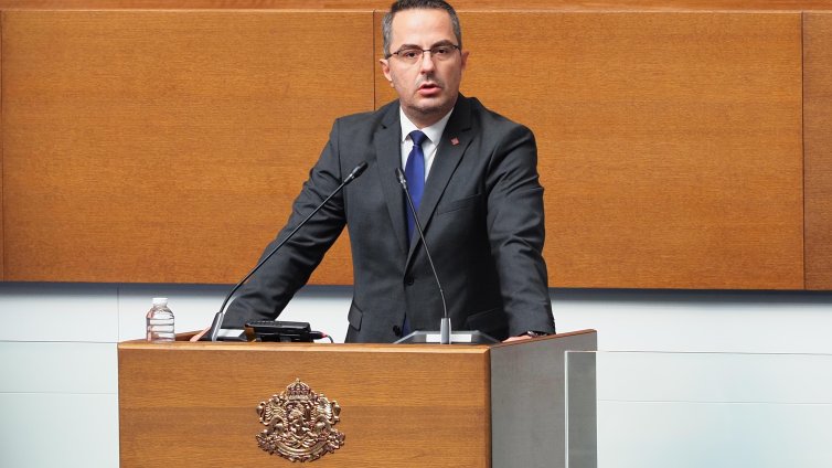 Цончо Ганев поиска оставките на Караджов и на шефовете на БДЖ